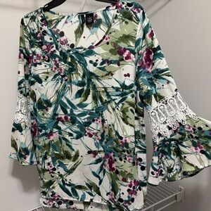 New Directions Multicolor Floral Bell Sleeve Blouse